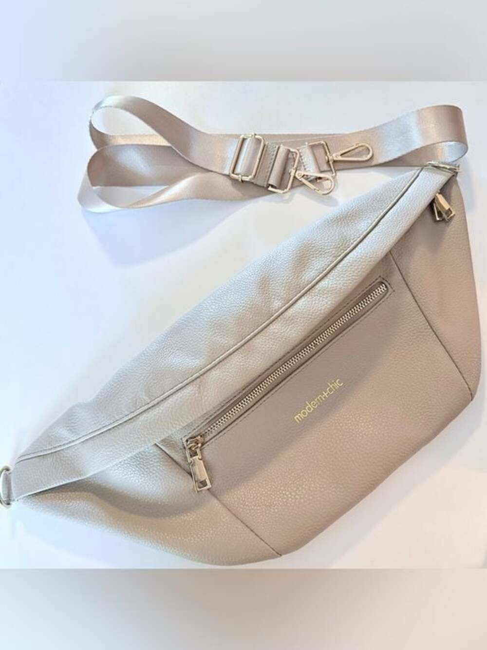 Modern+Chic Sling Bags for Women - Presley Oversized Sling Bag